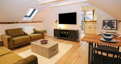 Red House Common View