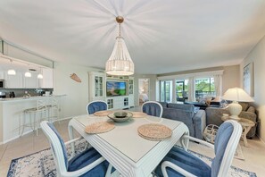 Dining - Charming condo with water views located at the south end of Siesta Key (Sarasota)