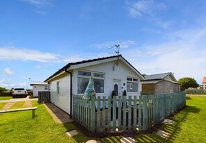 Exterior - Sea Breeze Beach Holiday Home South Shore, Bridlington (Bridlington)