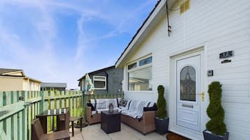 House, 2 Bedrooms, Smoking, Garden View | Terrace/patio