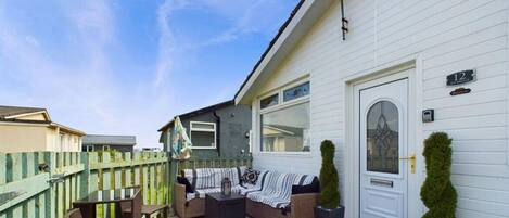 Hus, 2 soverom, røyk, hageutsikt | Terrasse/patio