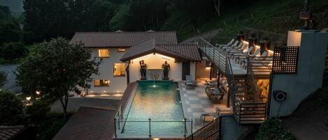 Outdoor pool, a heated pool