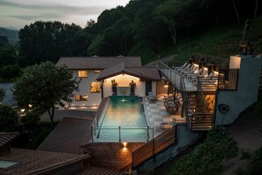 Outdoor pool, a heated pool - The Gargantiella No. 1 (Cangas de Onís)