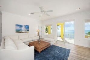 Stereo, computer monitors - Hidden Treasure + Little Treasure by Grand Cayman Villas (Cottage)