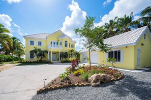 Exterior - Hidden Treasure + Little Treasure by Grand Cayman Villas (Cottage)
