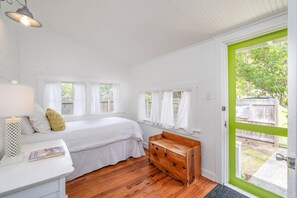 3 bedrooms, iron/ironing board, WiFi, bed sheets - Bead Cottage, Private Pool, Screen Porch. Ocean (Tybee Island)