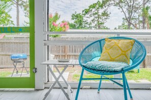 Terrace/patio - Bead Cottage, Private Pool, Screen Porch. Ocean (Tybee Island)