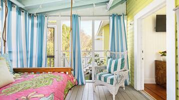 2 bedrooms, iron/ironing board, internet, bed sheets