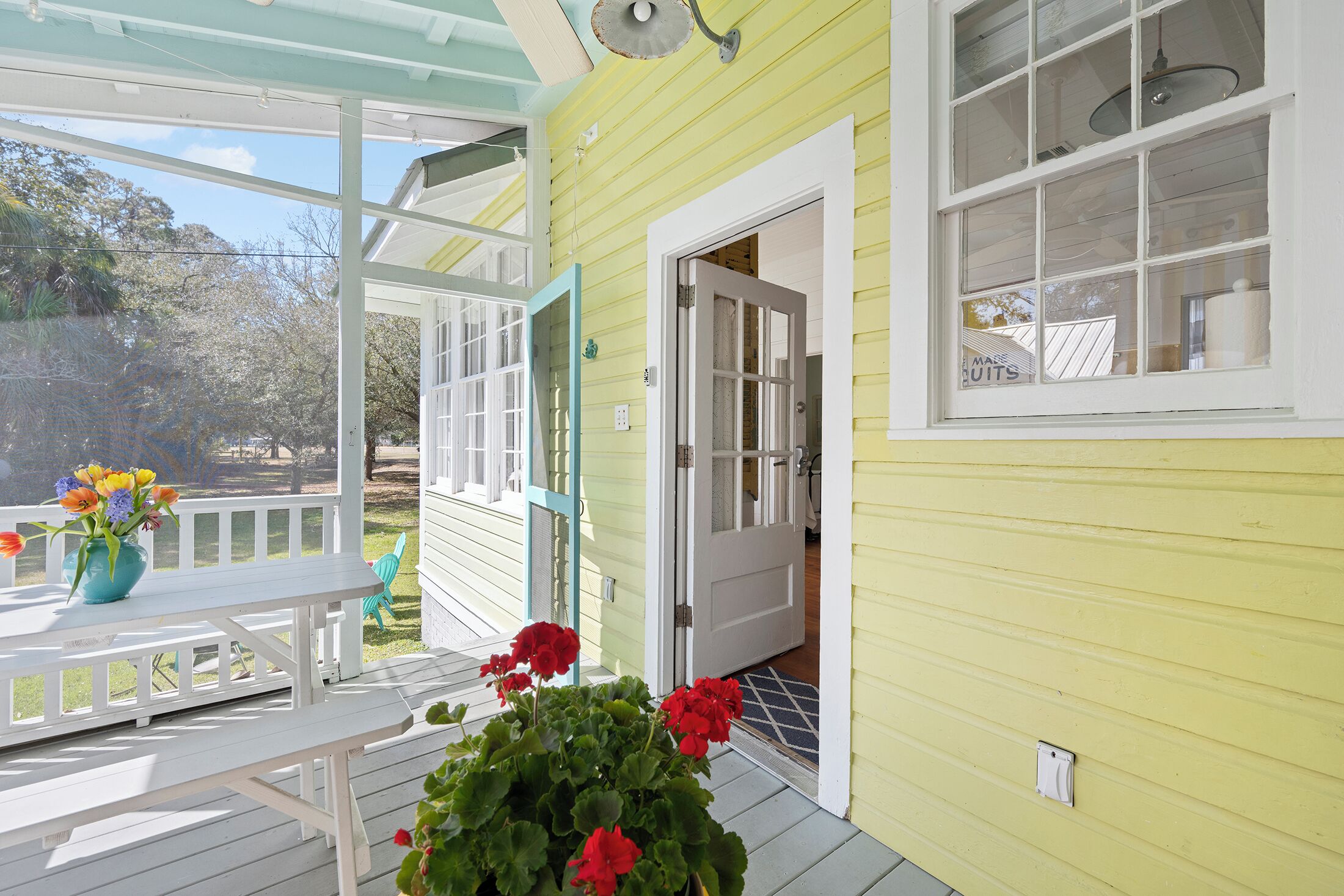 屋外ダイニングエリア