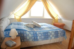 WiFi, bed sheets - Apartment 'Gästehaus Am Fischerweg Vilmblick' with Shared Garden, Balcony and Wi-Fi (Lauterbach)