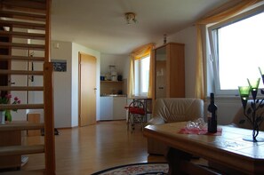 Interior - Apartment 'Gästehaus Am Fischerweg Vilmblick' with Shared Garden, Balcony and Wi-Fi (Lauterbach)