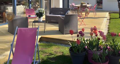 Bed and Breakfast 'Er Vingle - Chambre - Locmariaquer' with Sea View, Shared Terrace and Wi-Fi