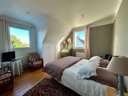 Bed and Breakfast 'Er Vingle - Chambre - Locmariaquer' with Sea View, Shared Terrace and Wi-Fi