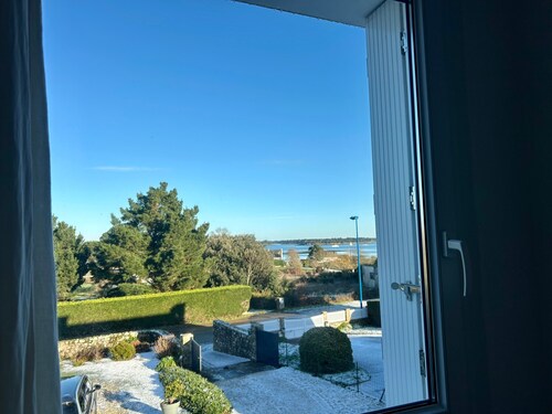 Chambre d’hôtes « Er Vingle - Locmariaquer » avec vue mer, terrasse partagée et Wi-Fi