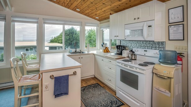 Private kitchen - Enchanted Cottage- Wood Fireplace & Cozy Vibes- Peaceful & Private-Ocean View (Arch Cape)