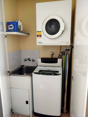 Apartment, 2 Bedrooms, Balcony, Pool View | Dobi