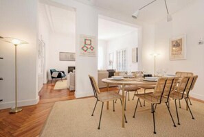 Dining - Luxurious Architect-Designed 4-Bedroom Apartment in Madrid (Madrid)