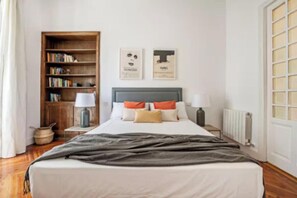 4 slaapkamers, een bureau, een strijkplank/strijkijzer, gratis wifi