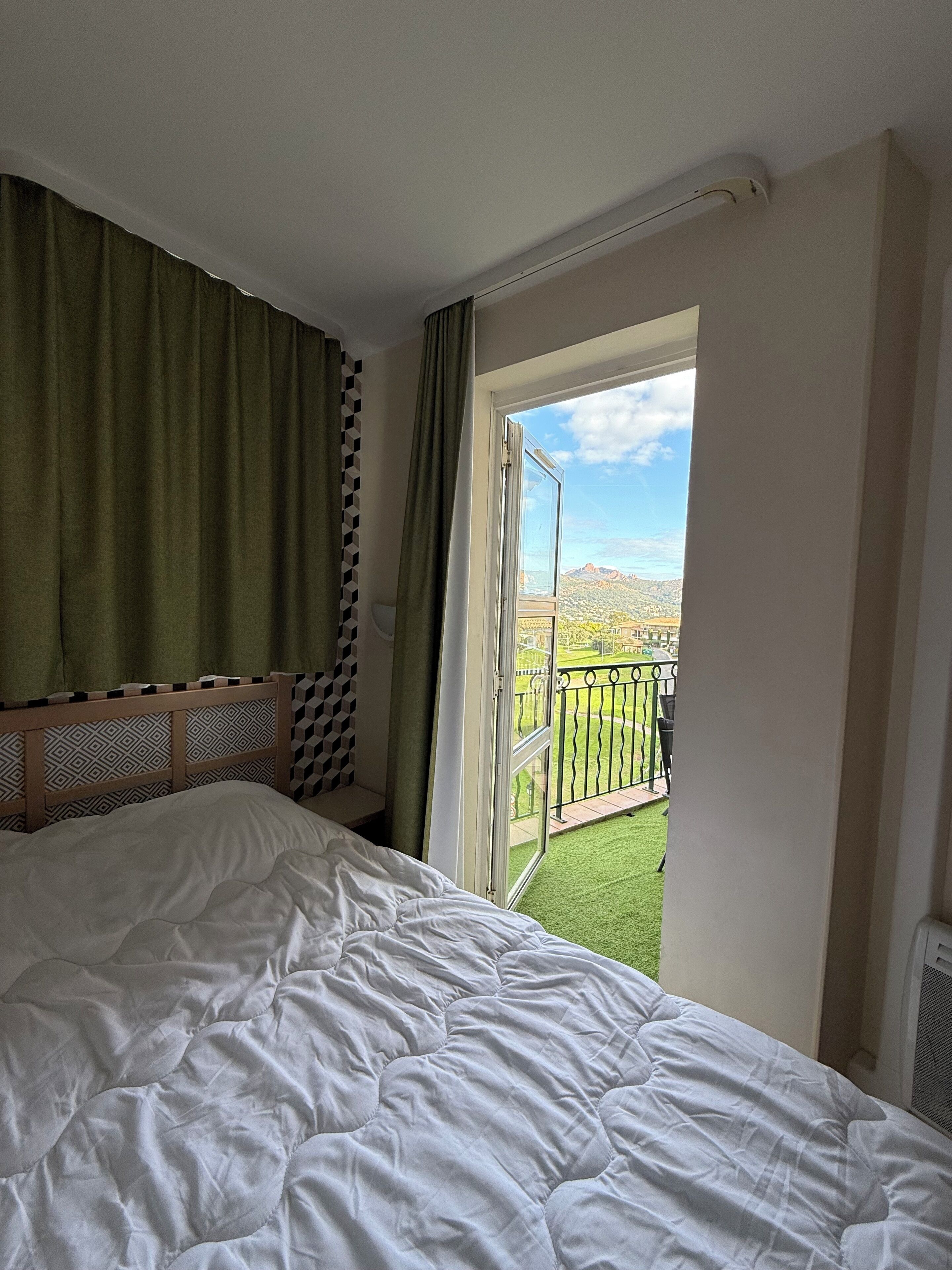 2 bedrooms, iron/ironing board, Internet, bed sheets