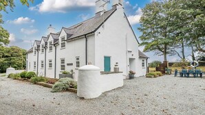 Unclassified image, 3 of 38, button - Bodior Garden Cottage Bach (Holyhead)