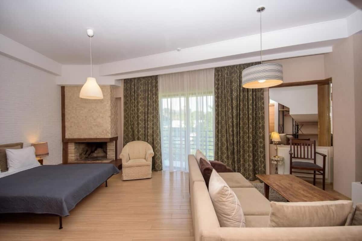 In-room safe, soundproofing, free WiFi