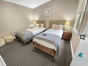 Bügeleisen/Bügelbrett, Reisekinderbett, WLAN, Bettwäsche