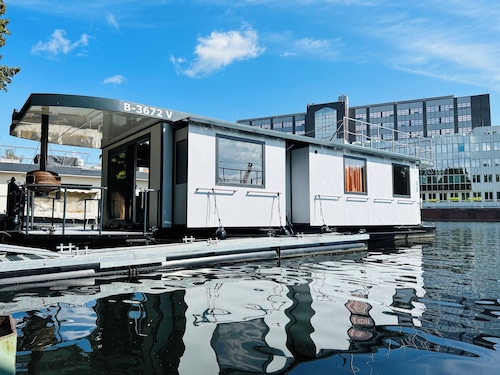 Luxury houseboat including sauna with up to 8 berths in Berlin