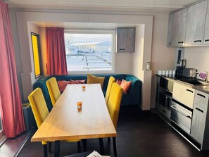 Dining - Luxury houseboat including sauna with up to 8 berths in Berlin (Berlin)