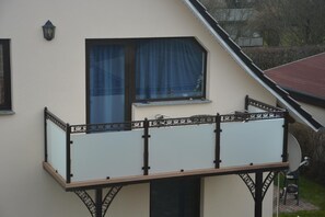 Property grounds - Apartment 'Gästehaus Am Fischerweg Seerose' with Shared Garden, Balcony and Wi-Fi (Lauterbach)