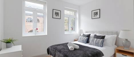 Iron/ironing board, internet, bed sheets