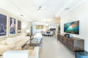 Smart TV - 2BR Resort/Ocean View Residence at The Ritz Carlton Resort (Seven Mile Beach)
