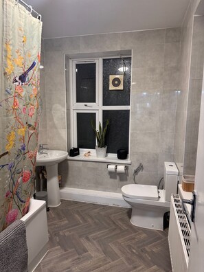 Room, 1 Bedroom, City View | Bathroom - Room-nextdoor Stay Morden (Morden)