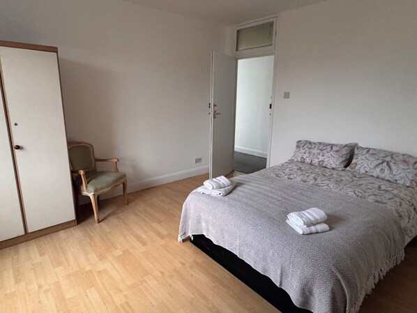 Room - Room-nextdoor Stay Morden (Morden)