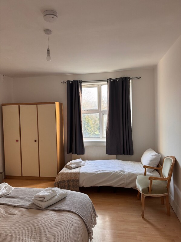 Zimmer, 1 Schlafzimmer, Stadtblick