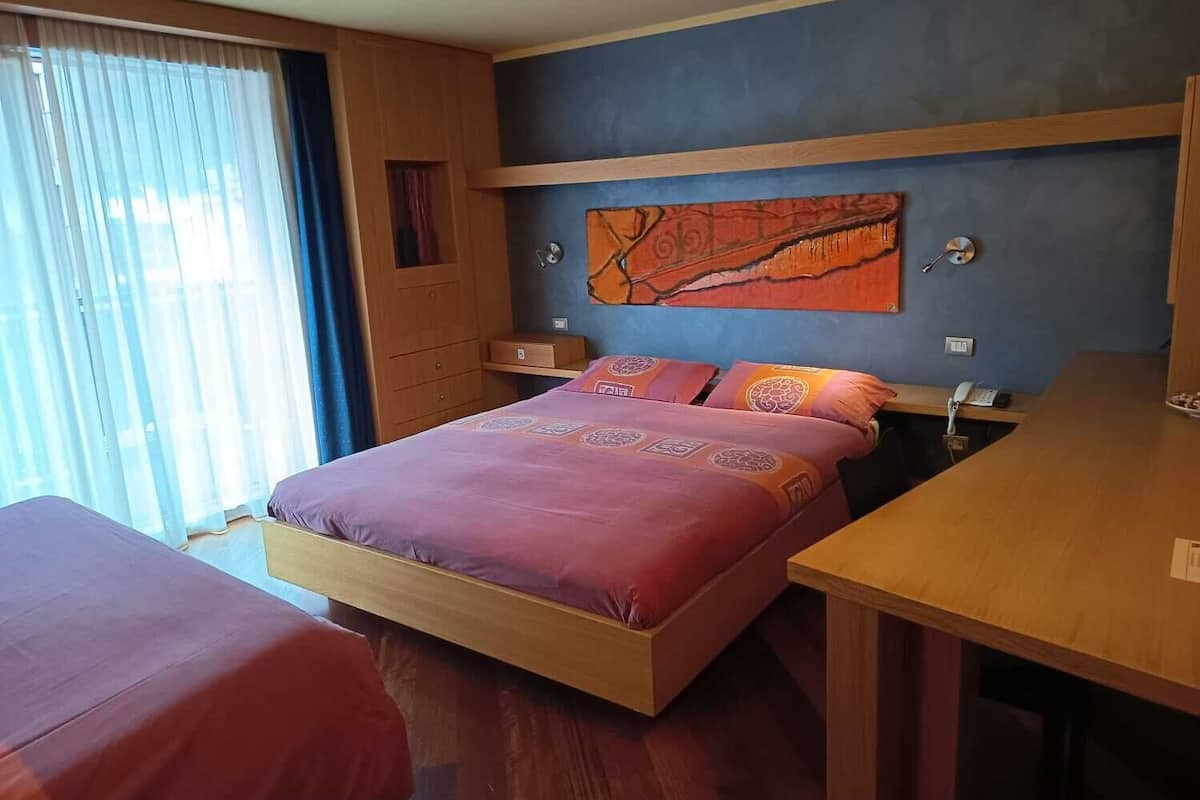 Superior Quadruple Room | In-room safe, desk, blackout drapes, soundproofing