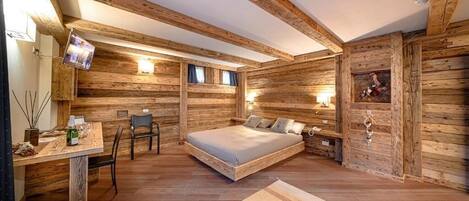 Luxury Quadruple Room, Mountain View