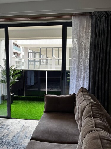 Nairobi Airbnb - Fast Wifi, Swimming Pool, gym