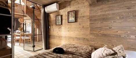 Departamento Deluxe, balcón, vista a la ciudad | Insonorización, tabla de planchar con plancha, cunas y wifi gratis