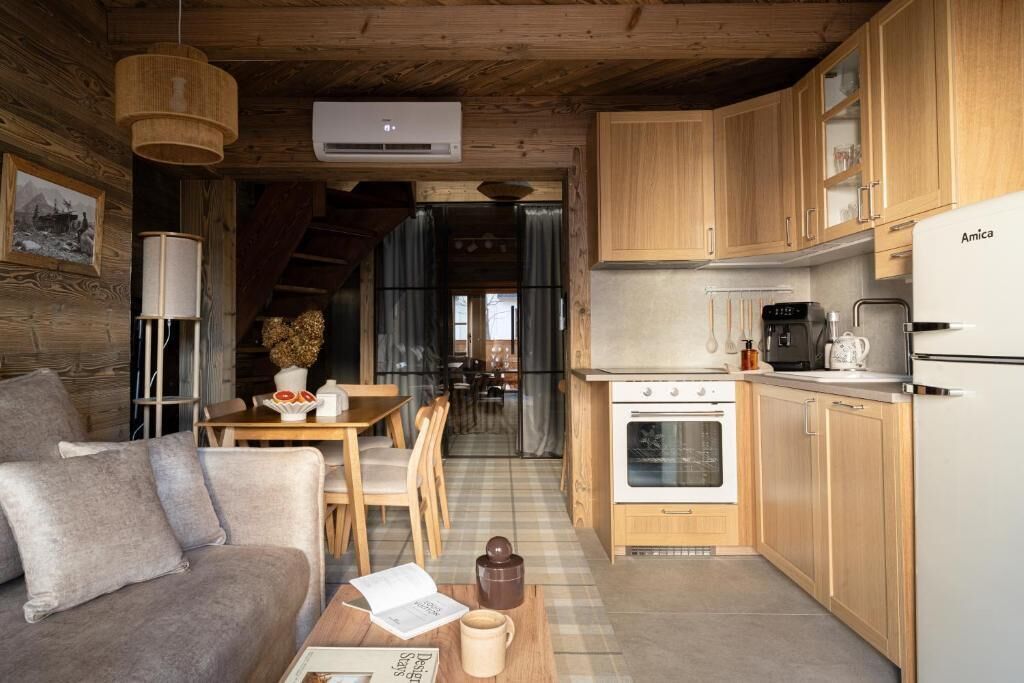 Apartamento luxo, sacada, vista para a cidade | Área de estar | TV de tela plana 40 polegadas com canais digitais