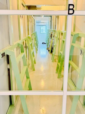 Dormitorio compartido, 1 habitación, fumadores, balcón | Interior