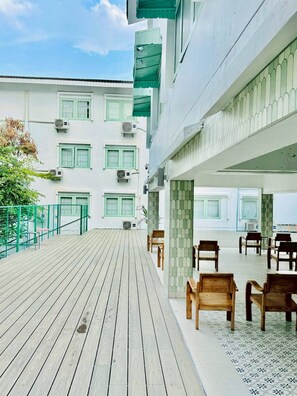 Balcony - Room-easy Monday Capsule Bed and Traditi (Bangkok)