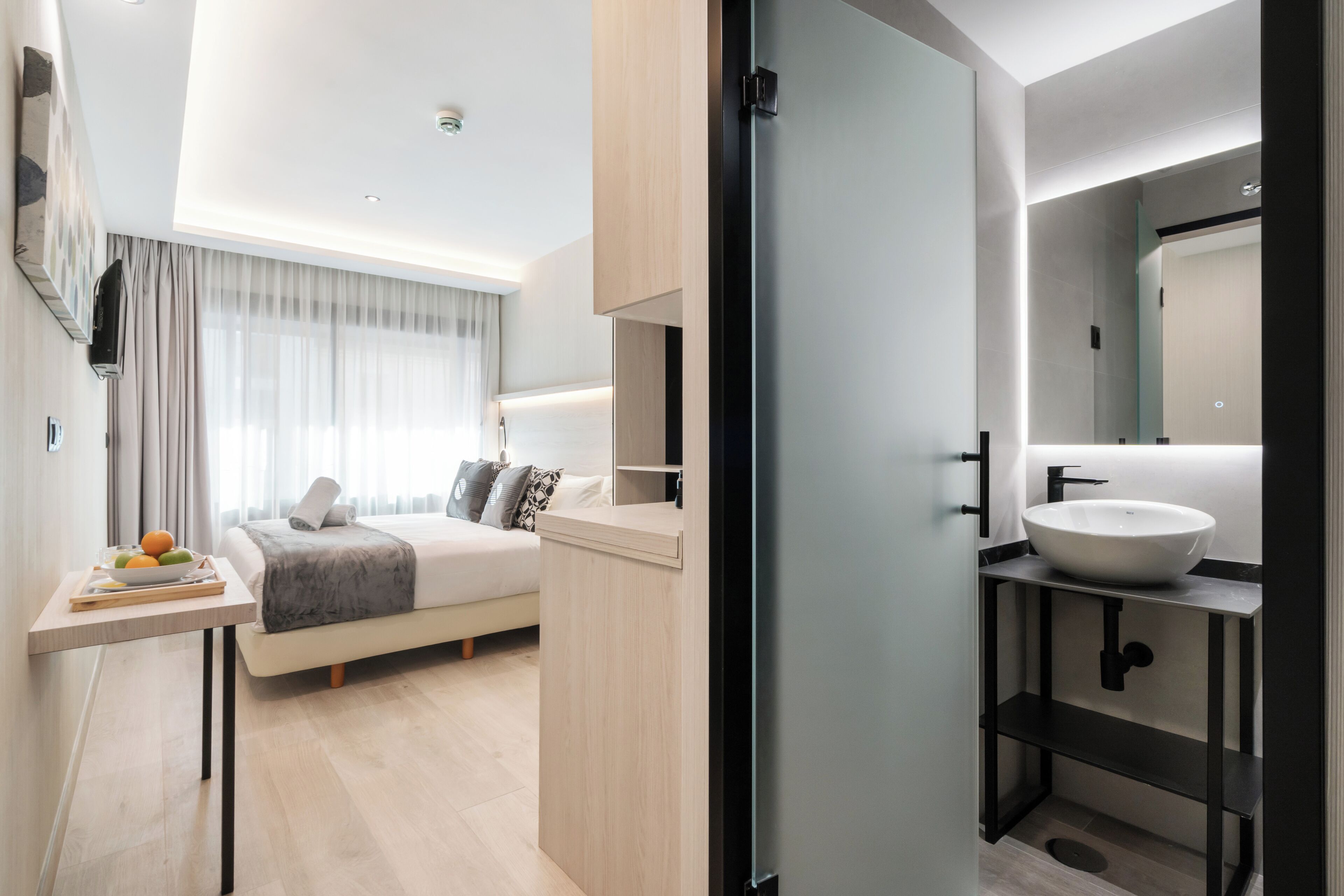 Standard Double Room | Iron/ironing board, free WiFi