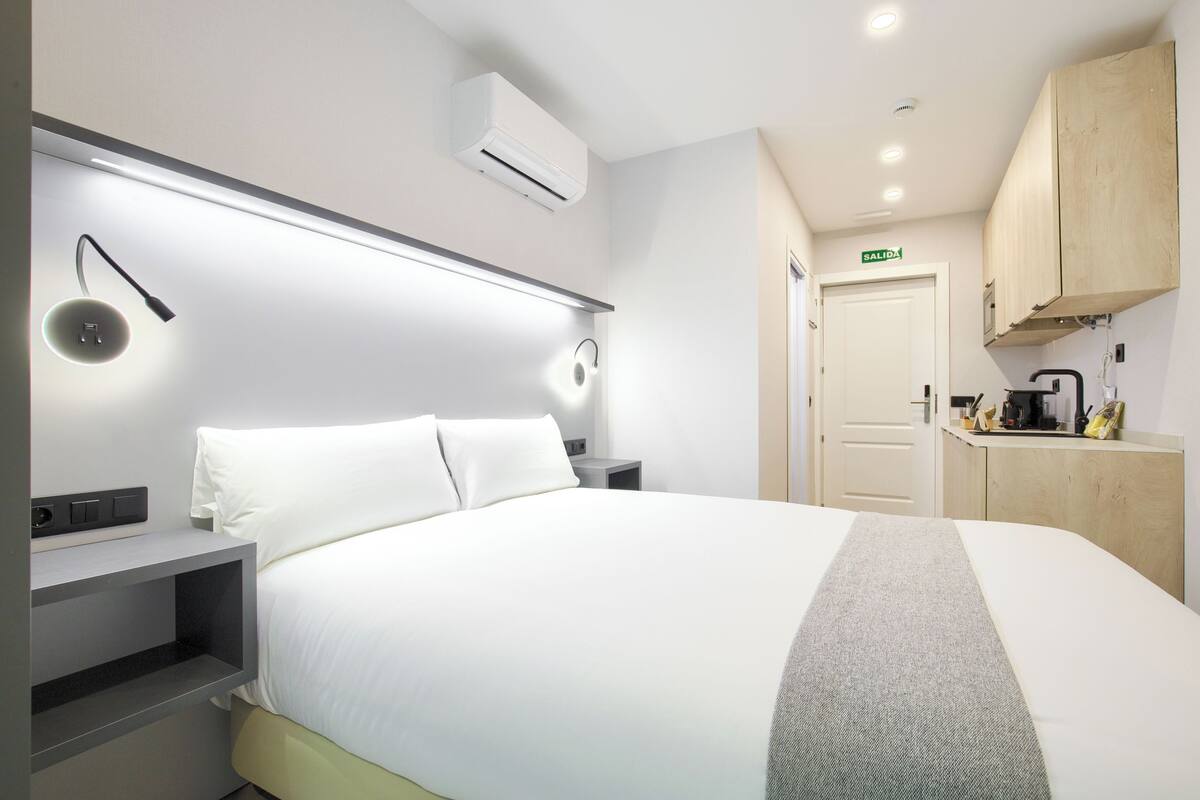Double Room, Pets Not Allowed | Iron/ironing board, WiFi (free)
