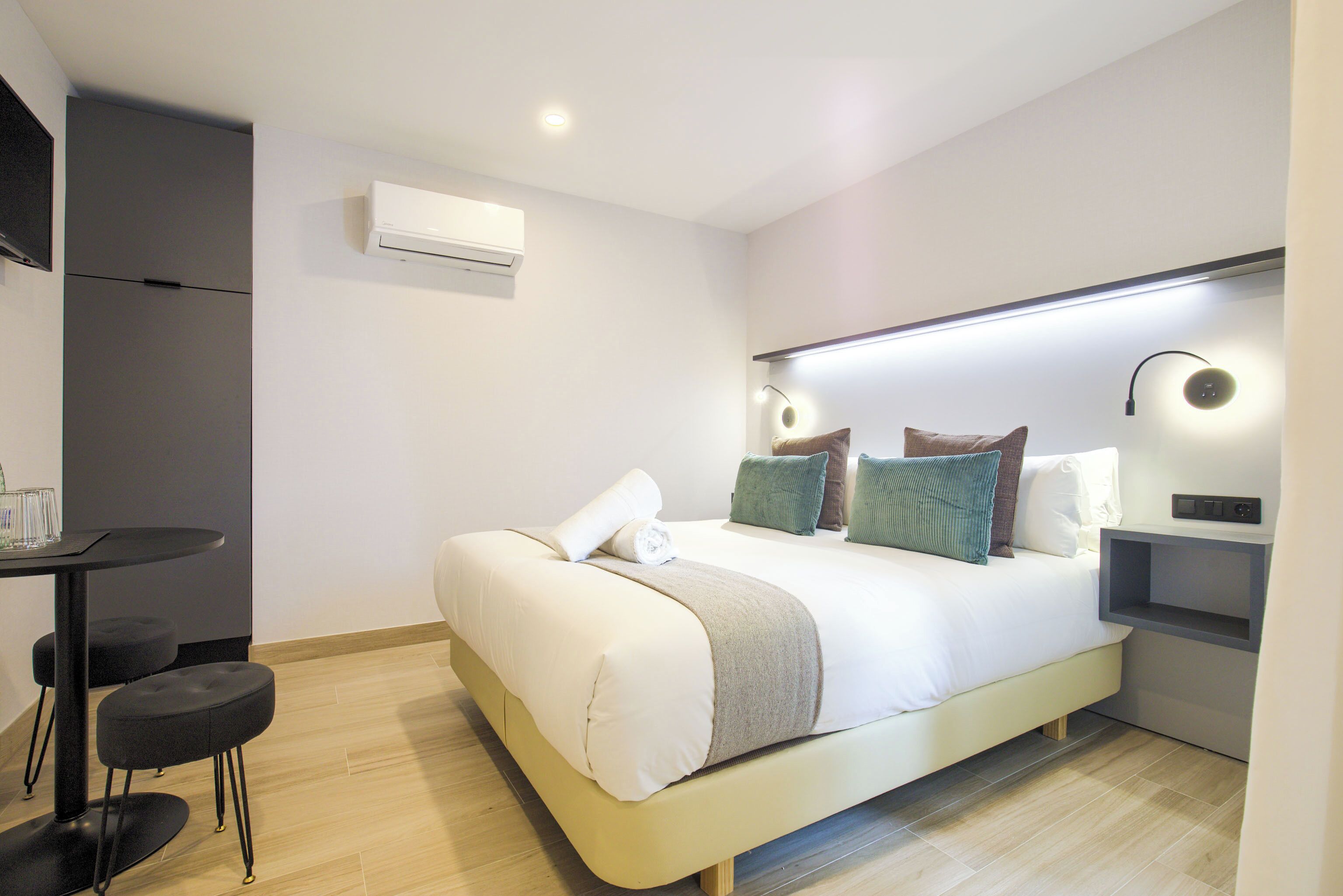 Iron/ironing board, free WiFi