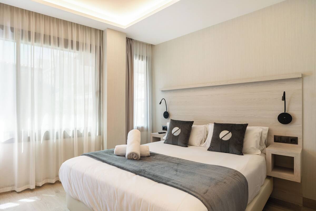 Double Room, Non Smoking | Iron/ironing board, WiFi (free)