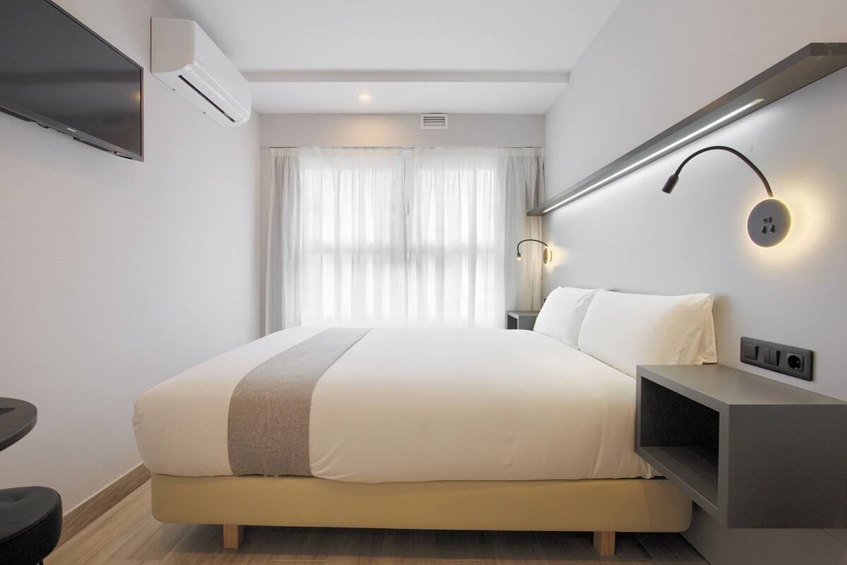 Double Room, Refrigerator | Iron/ironing board, free WiFi