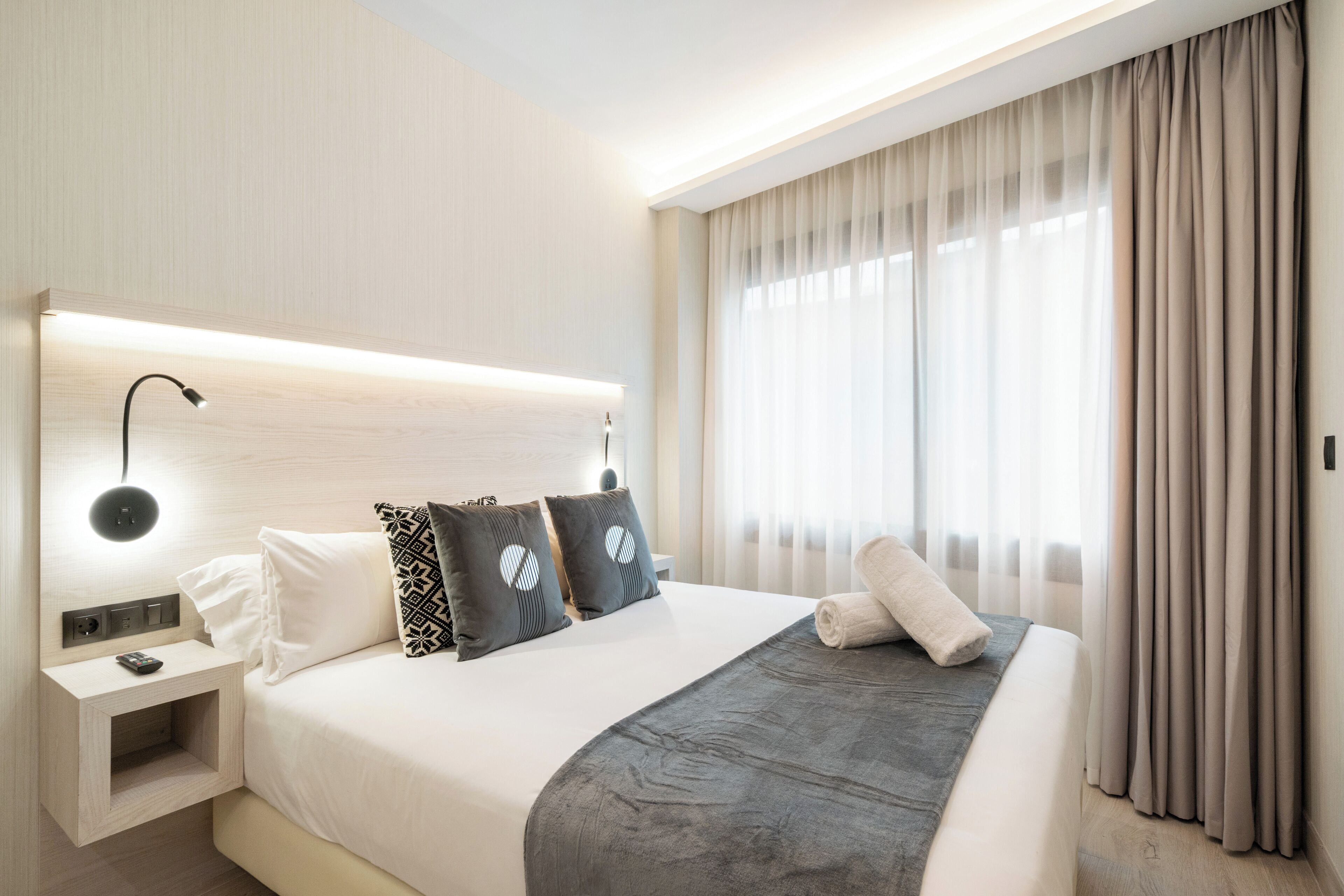 Standard Double Room, Non Smoking | Iron/ironing board, free WiFi