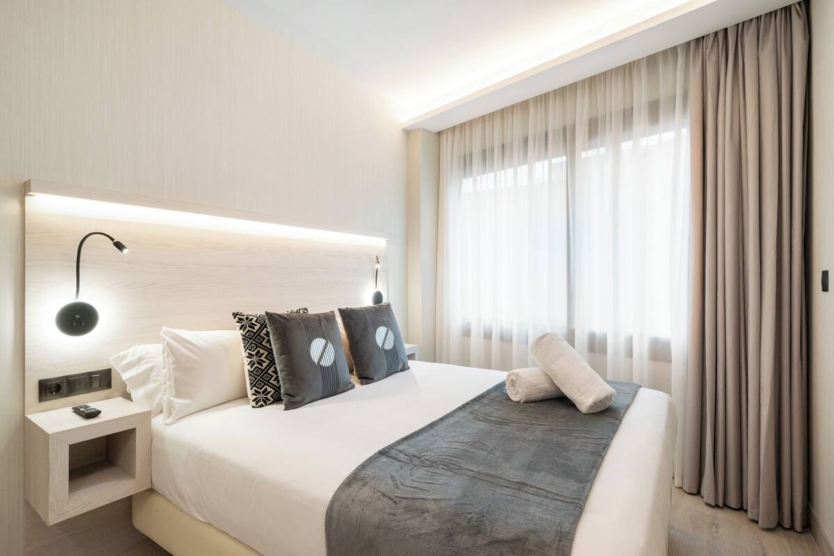 Standard Double Room, Non Smoking | Iron/ironing board, free WiFi