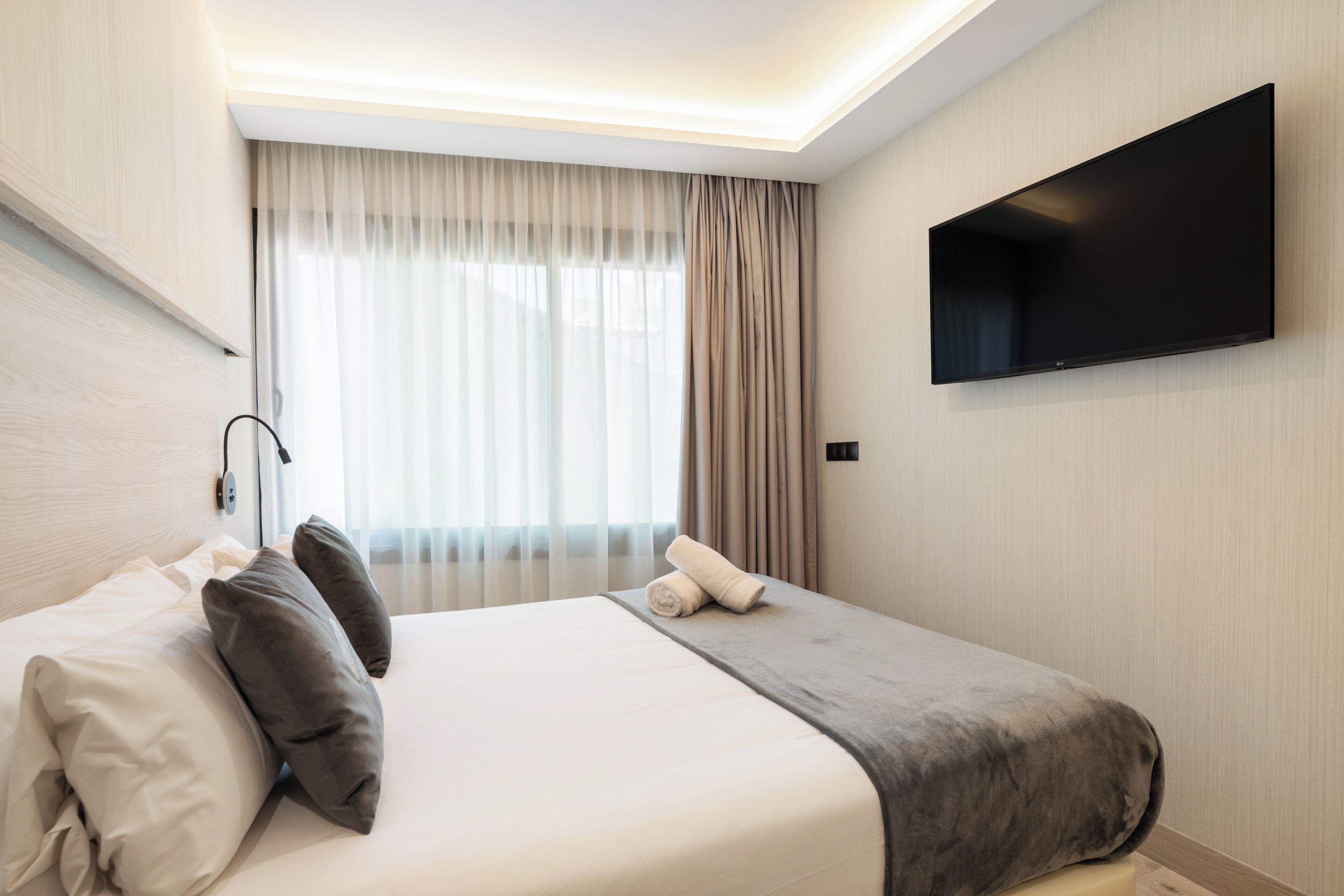 Iron/ironing board, free WiFi