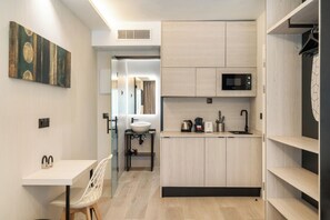 Standard Room, Microwave | Private kitchen - Dobo Madrid SB20 (Centro)